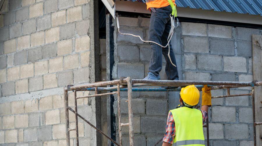 Professional gutter cleaning in Barranquitas, PR